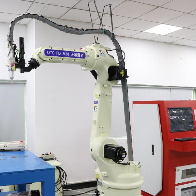 機械手激光（guāng）切（qiē）割機