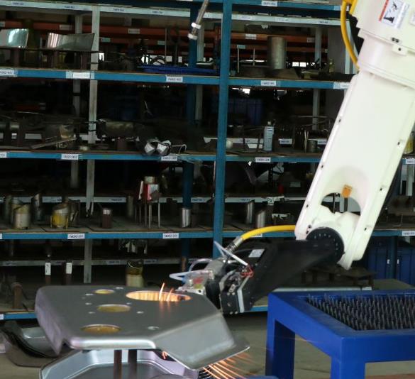 機(jī)械手激光切割機切割現場