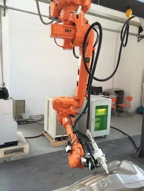 龍門倒裝（zhuāng）機械手三維（wéi）激光切割機