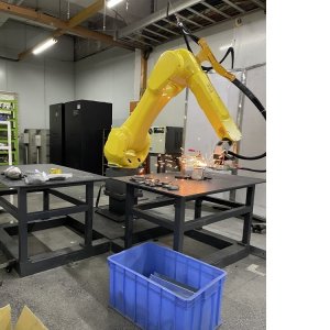 機械手激（jī）光切割加工異形金屬件